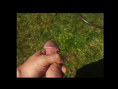 ❤️ Žhavá kočička si nechá ošukat růžovou kundičku a udělá se squirtem v letní zahradě. ️❌ Porno u cs.sex-porntube.ru ️❤
